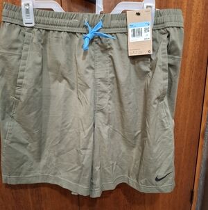 NEW Nike Form Dri-FIT Mens Training Shorts Green Lightweight MEDIUM